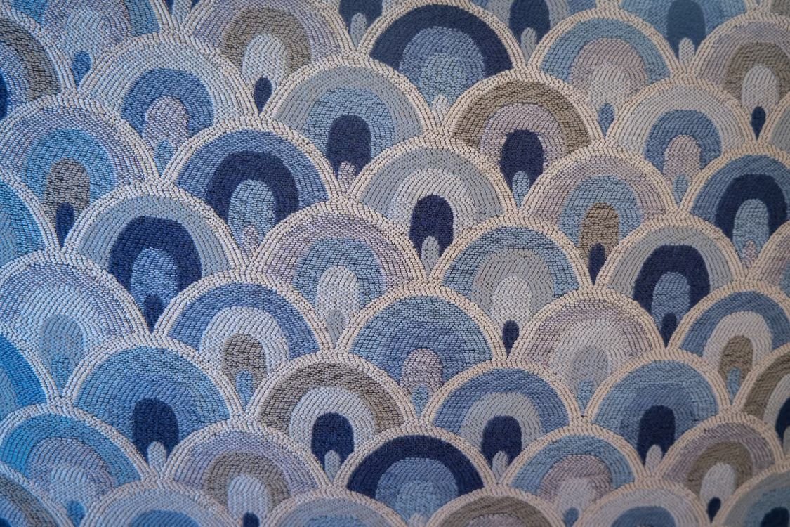 Fan-motif weave, curtain-weight